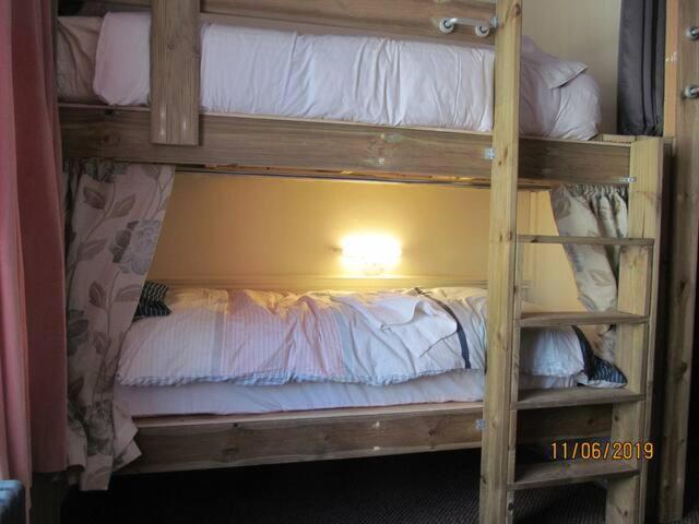 Les Fleurs Accommodation Dover Bagian luar foto