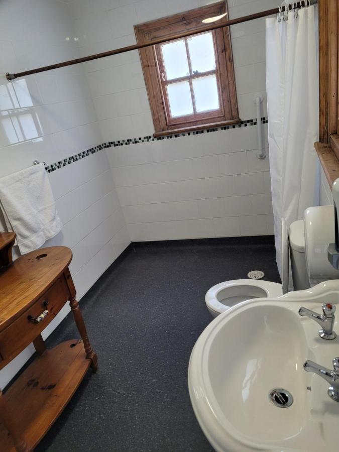 Les Fleurs Accommodation Dover Bagian luar foto